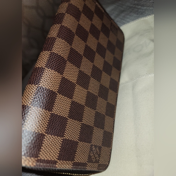 **SOLD**Authentic* Louis Vuitton Zippy Wallet - Picture 6 of 12